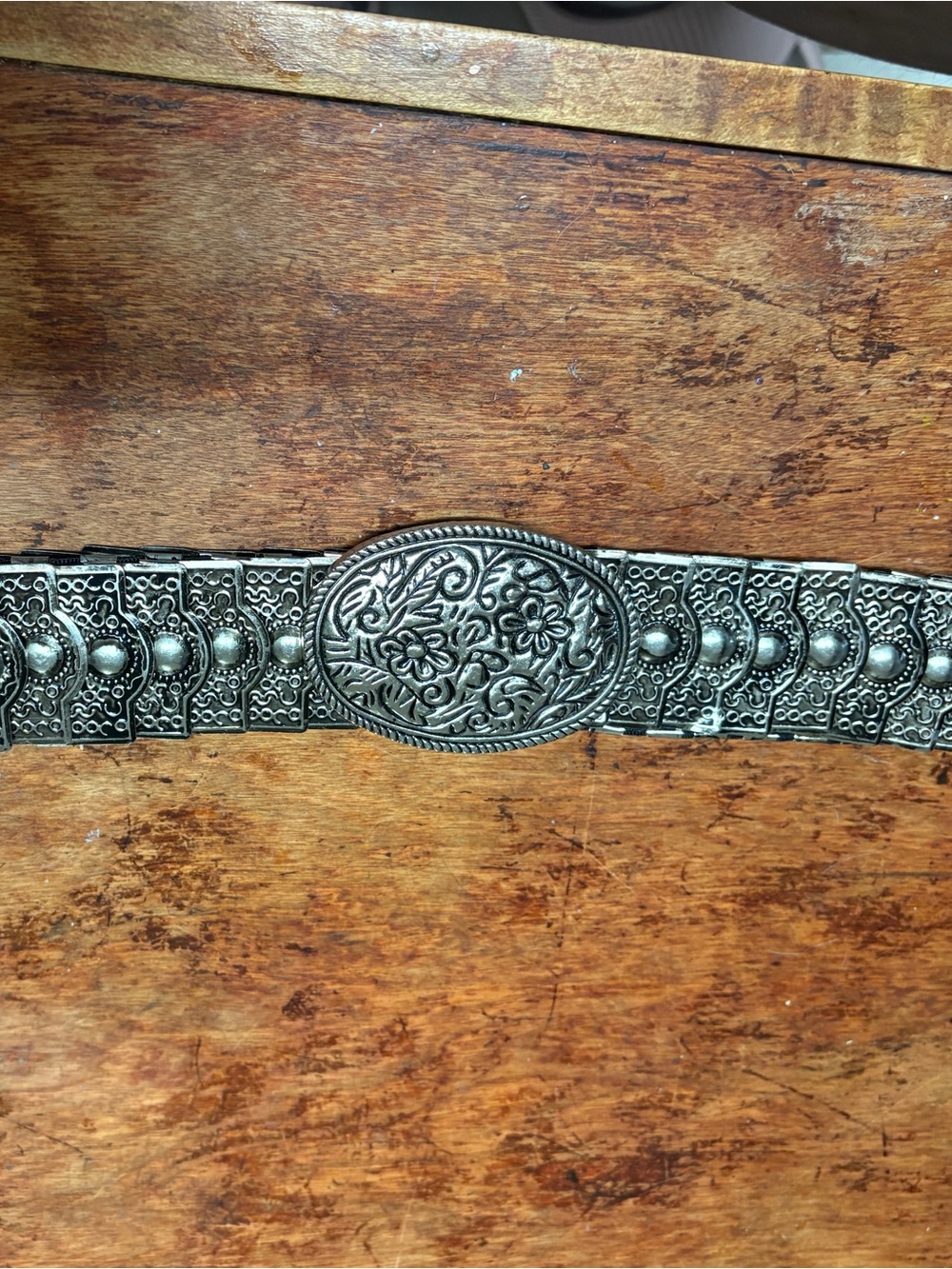 Vintage Silver-Tone Western Concho Stretch Belt with Ornate Floral Buckle